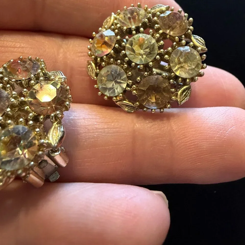 VTG Lisner clip on earrings sparkle pink clear flower‎ rhinestone cluster